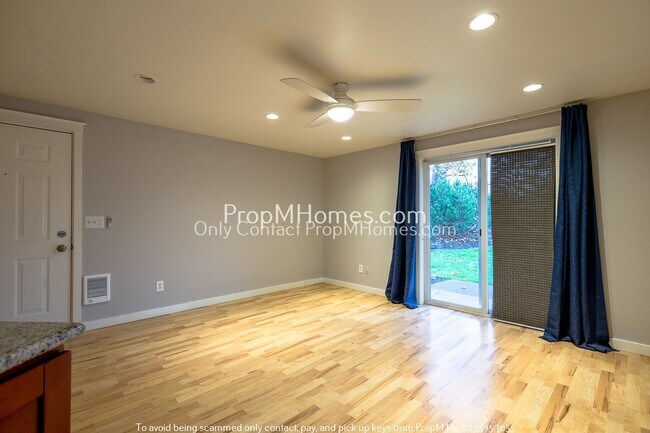 Foto del edificio - NEW Photos & Video Tour! Lovely Two Bedroo...
