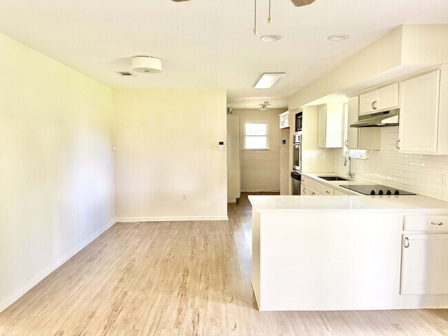 Foto del edificio - 555 Burgin Ave