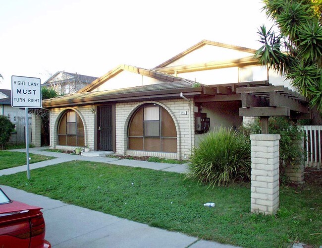 Building Photo - 2412 L St