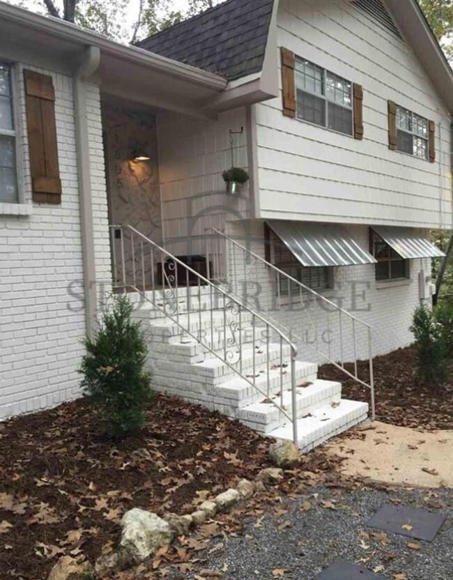 Building Photo - 1805 Mohawk Dr