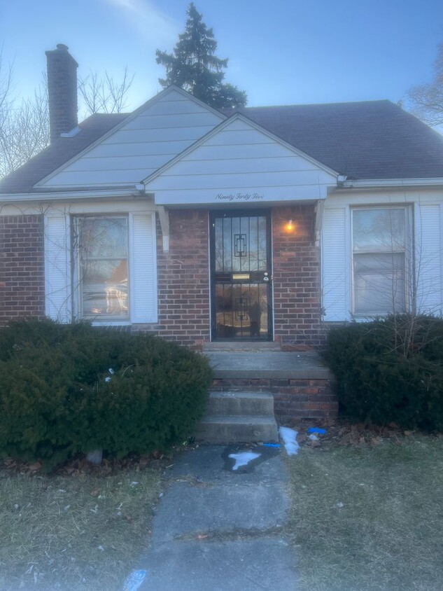 Primary Photo - 3 bd/1 bath Single Family Brick Home