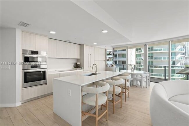 Building Photo - 488 NE 18th St