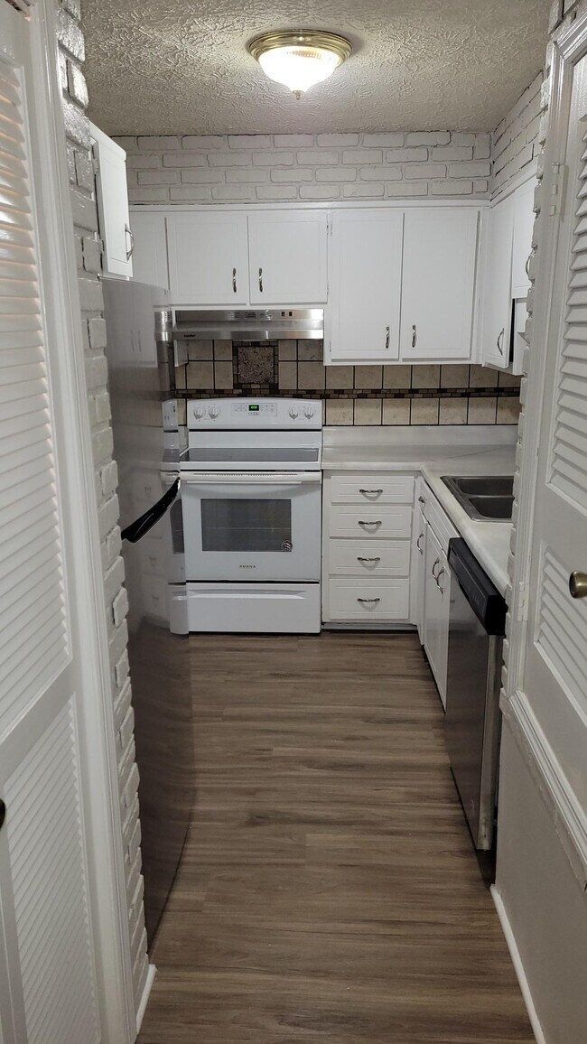 Building Photo - 2462 Lehaven Dr