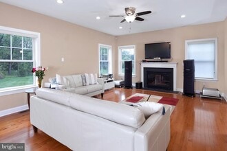 Building Photo - 22 Liam Pl