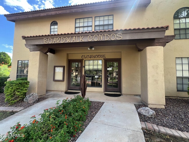 Foto del edificio - 1351 N Pleasant Dr