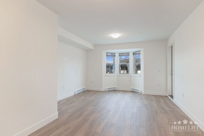 Building Photo - 2 Bed + 2 Bath + 1 Den Condo for Rent in L...
