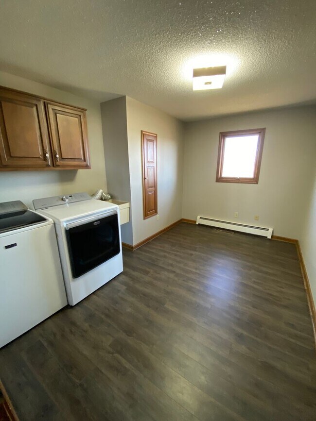 Building Photo - 7383 S 700 E