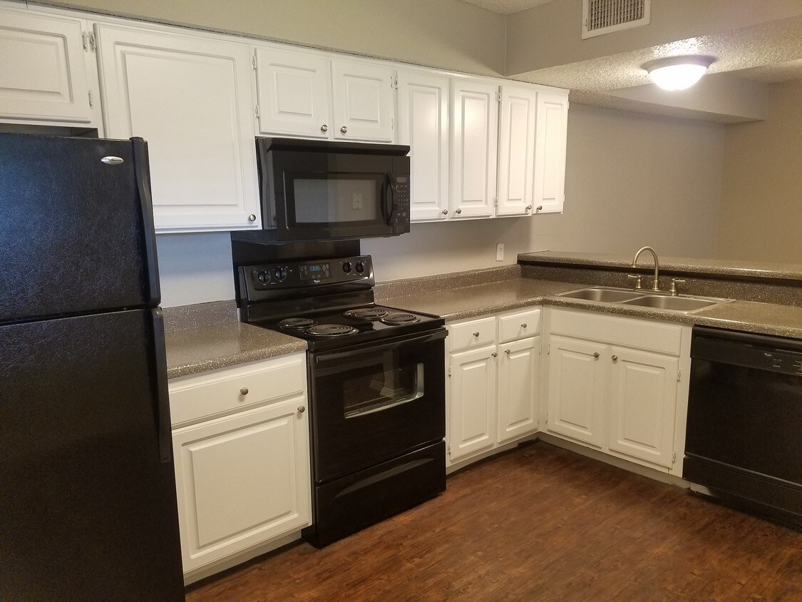 Foto principal - 1419 Tennis Dr