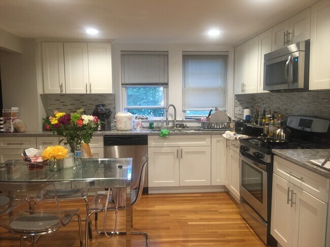 Kitchen, w/ Gas Stove, Granite, DishWasher - 4 School Street Ext