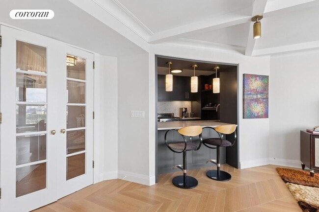 Building Photo - 40 E 94th St
