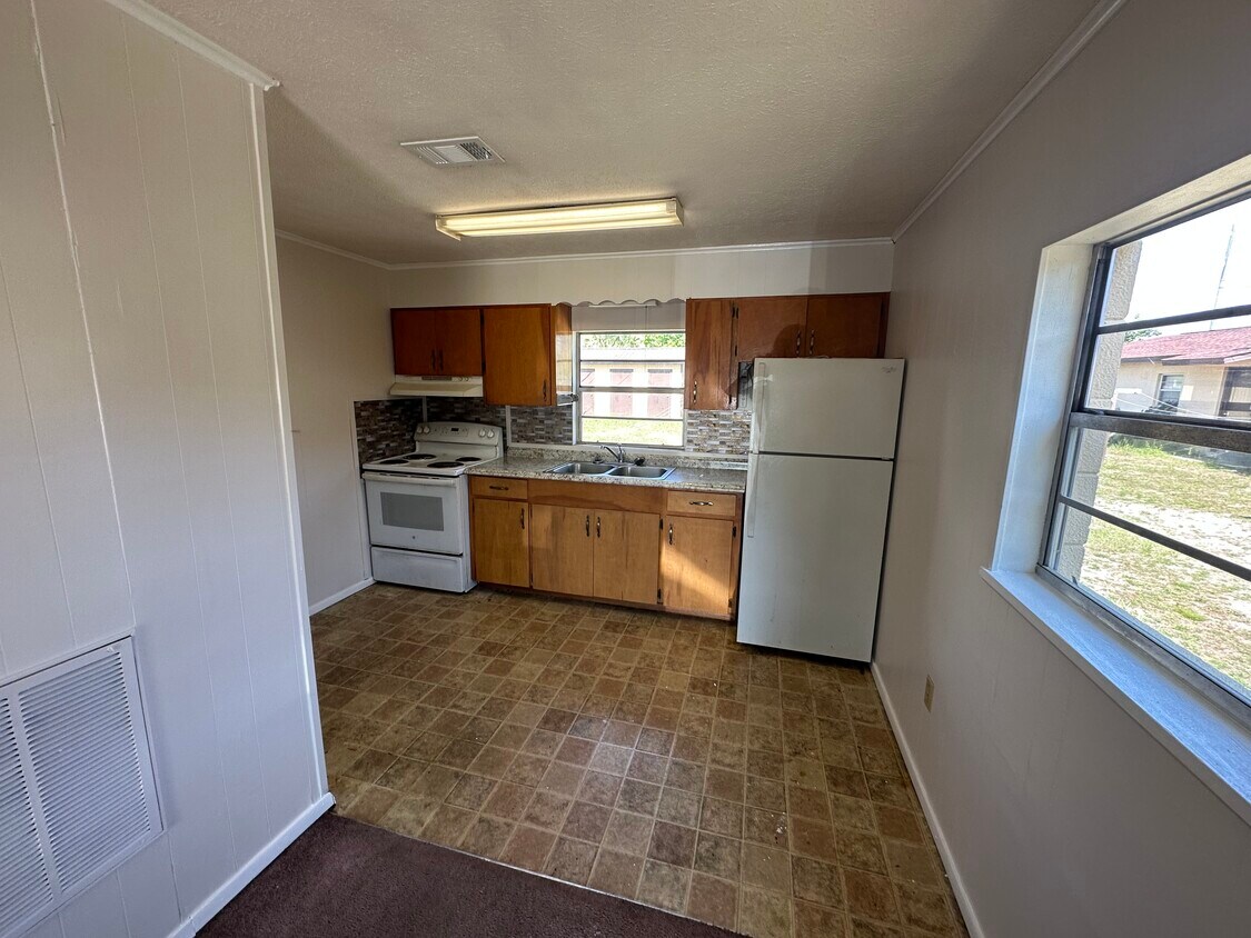 Primary Photo - 108 N Anita Dr