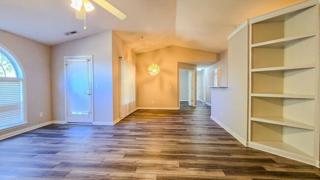 Building Photo - 932 Scholastic Ct