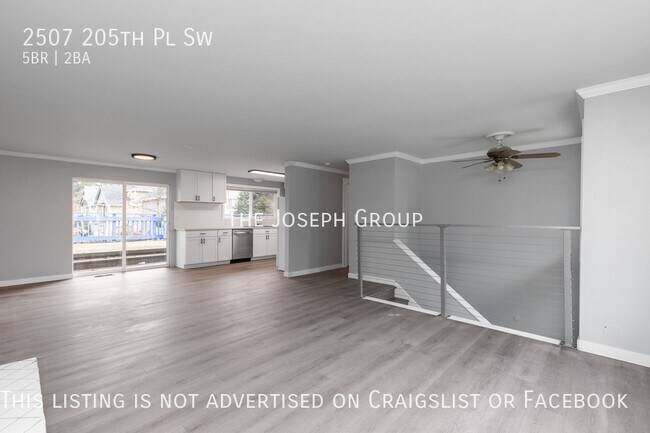 Foto del edificio - Spacious 6 bedroom, 2 bathroom home in Lyn...