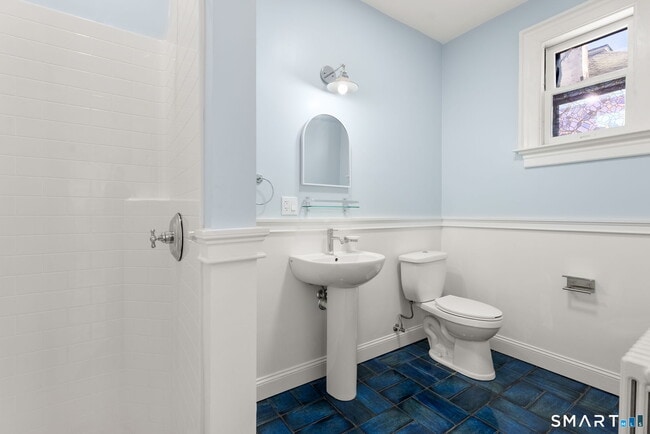 Building Photo - 360 Farmington Ave