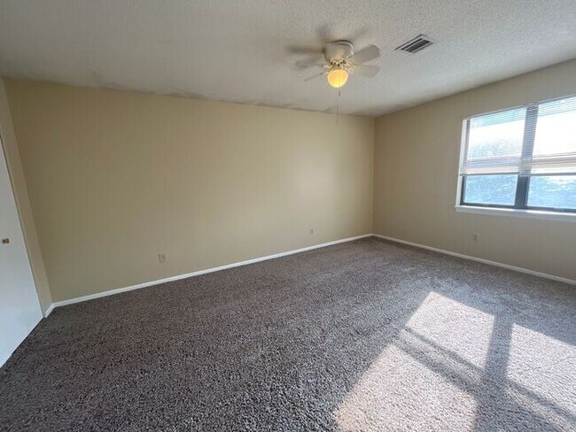 Foto del edificio - Spacious 2-Bed/1-Bath/1-Car Townhouse in P...