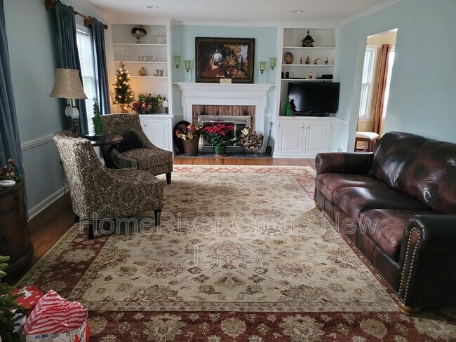 Foto del edificio - 45 Knollwood Dr