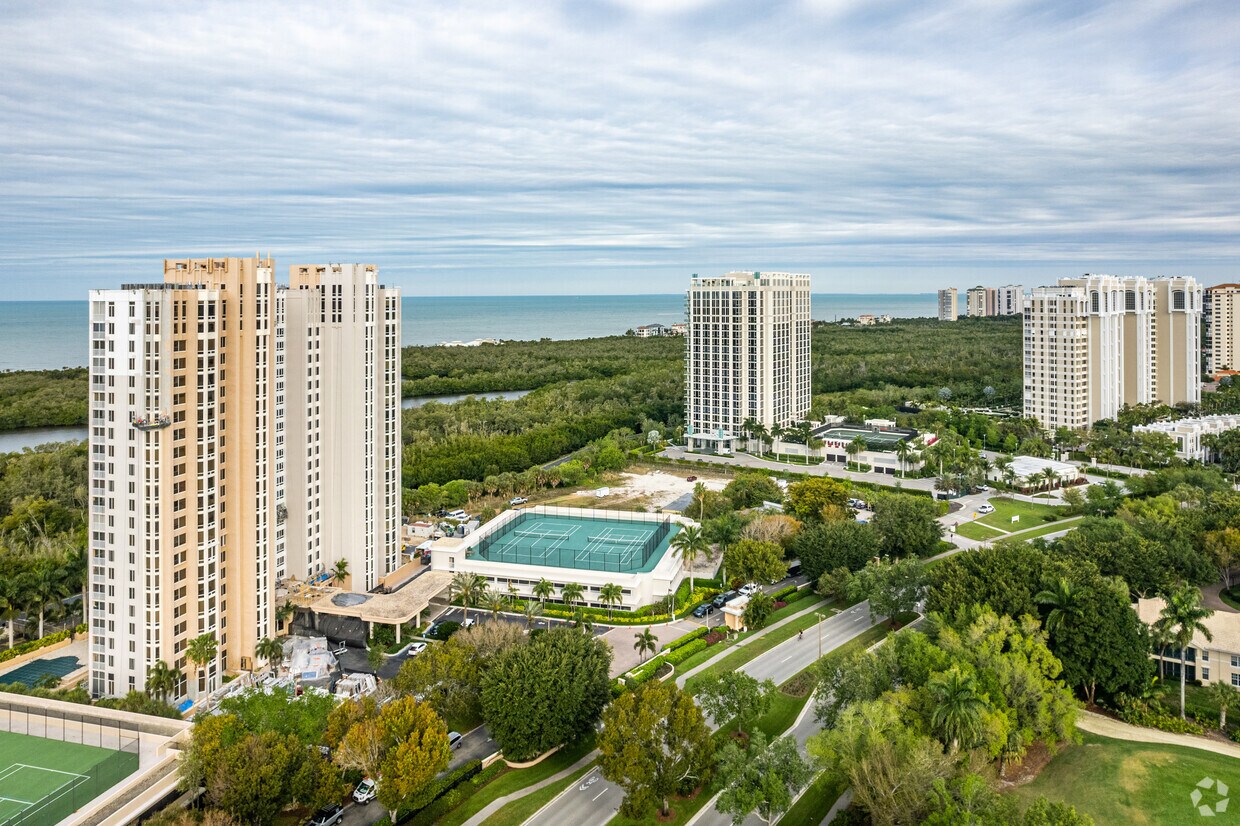 Aerial Photo - St. Laurent at Waterpark Place Condos