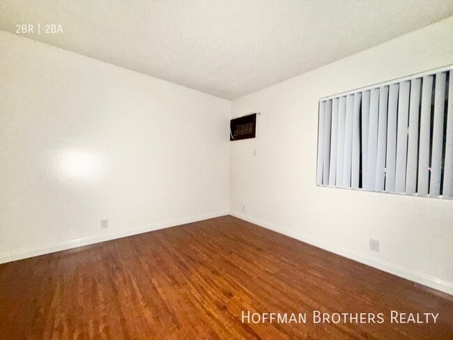 Building Photo - 15040 Vanowen St