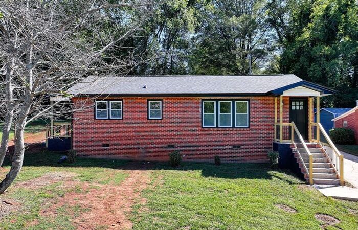 Primary Photo - Stunningly Renovated 3BD/1BA Single Family...