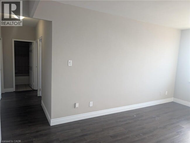 Building Photo - 468 Ottawa St N