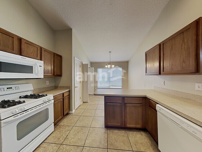 Foto del edificio - 7014 Monarch Park Dr