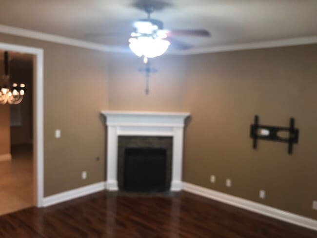 Building Photo - Summer Breeze