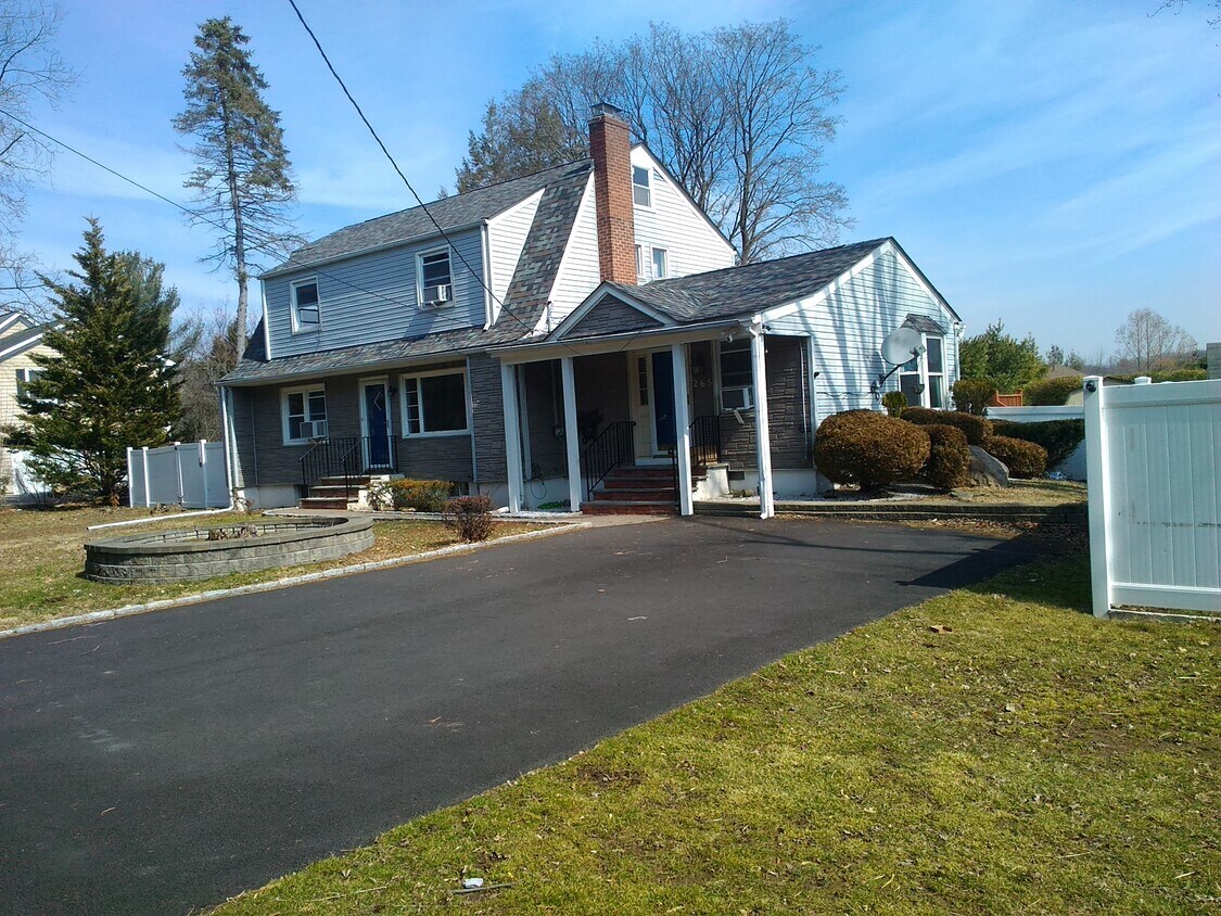 Primary Photo - 265 Strawtown Rd