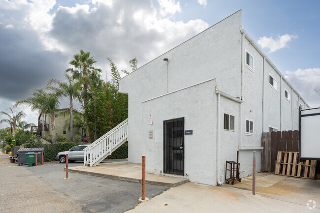 Building Photo - The Breeze Apartments