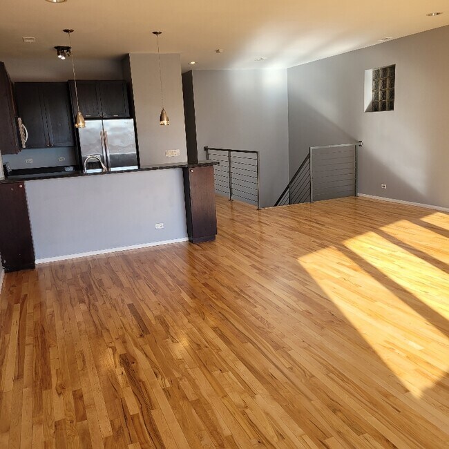 Foto del edificio - 2440 W Madison St