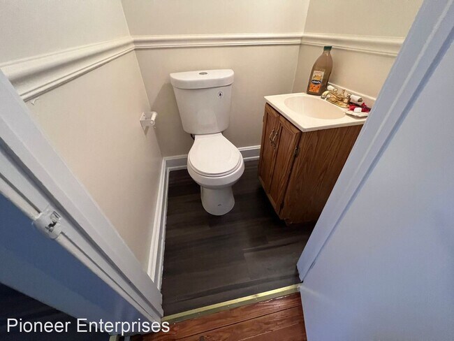 Foto del edificio - 2 br, 1.5 bath House - 102 South Curley St