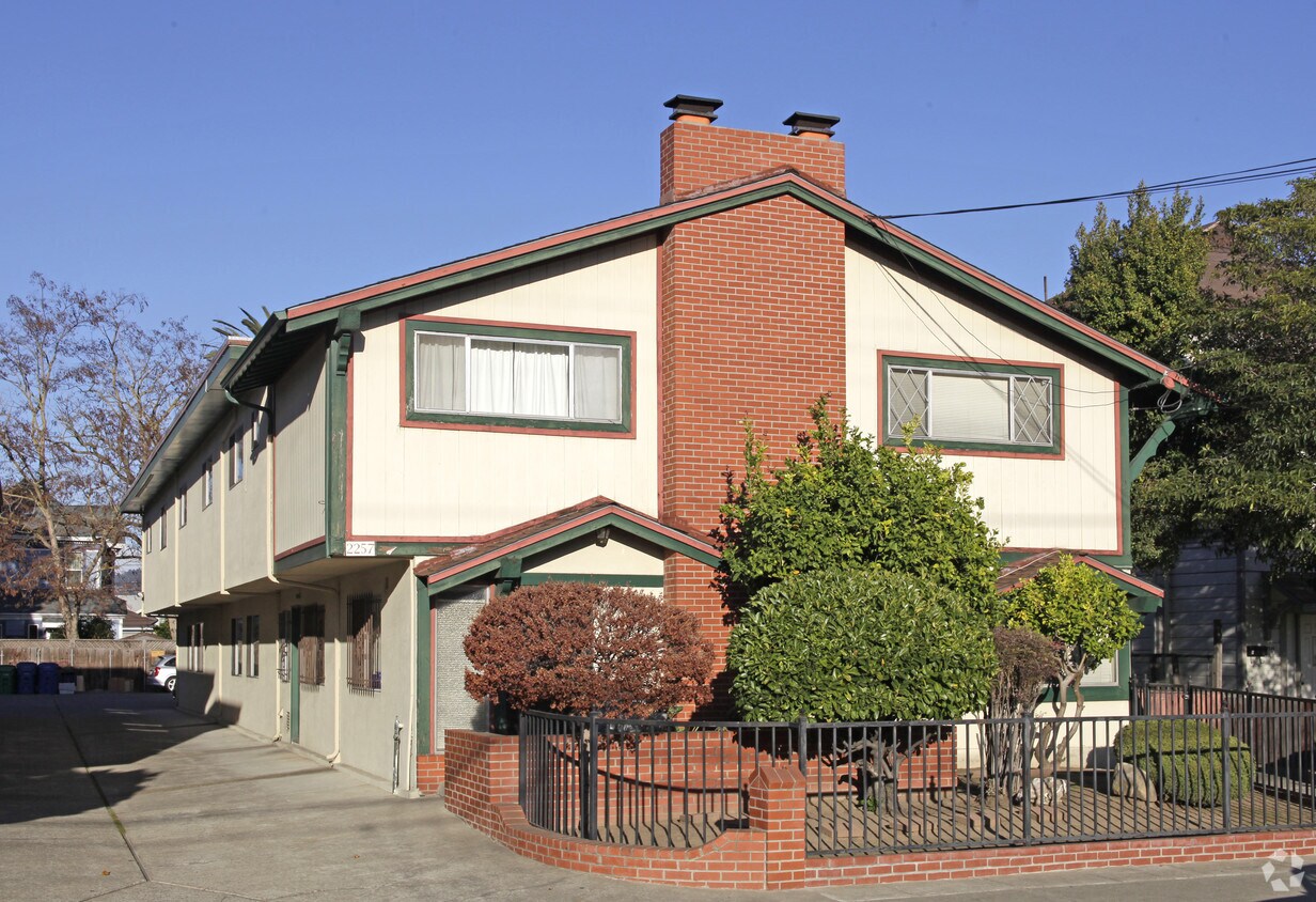 Primary Photo - 2257 Pacific Ave