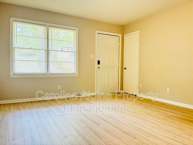 Foto del edificio - 6800 Fieldvale Pl