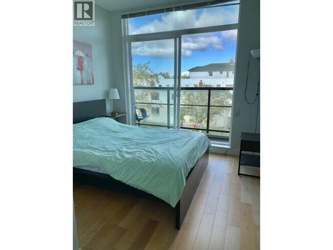 Photo du bâtiment - 5568 Kings Rd