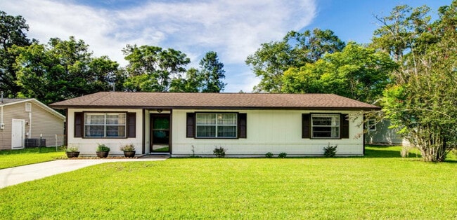 Building Photo - 20126 Suncrest Dr