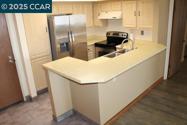 Foto del edificio - 1000 Evergreen Ter