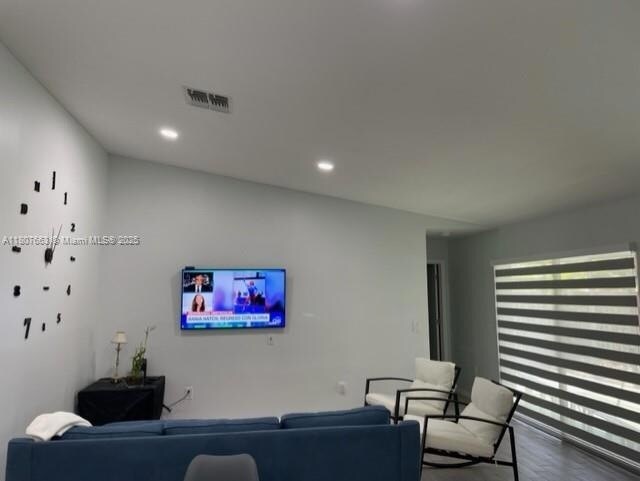 Building Photo - 6396 Royal Woods Dr