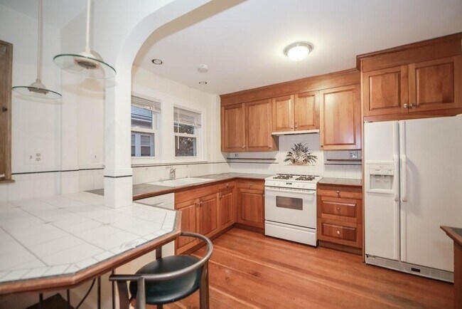 Building Photo - 35 Greycliff Rd