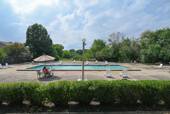 Building Photo - 1720 Robin Ln