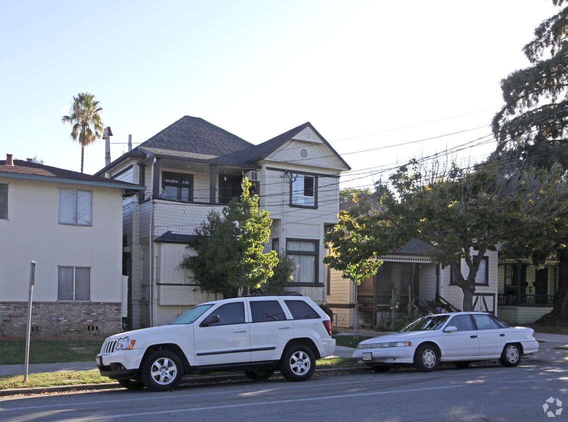 Primary Photo - 126-136 N 7th St