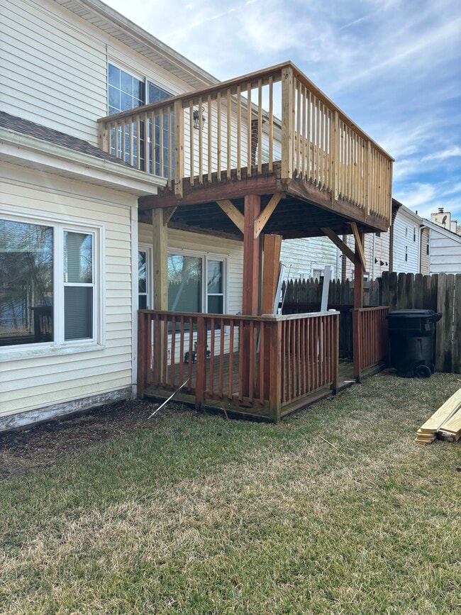 Deck lower level - 5429 Grand Lake Cres