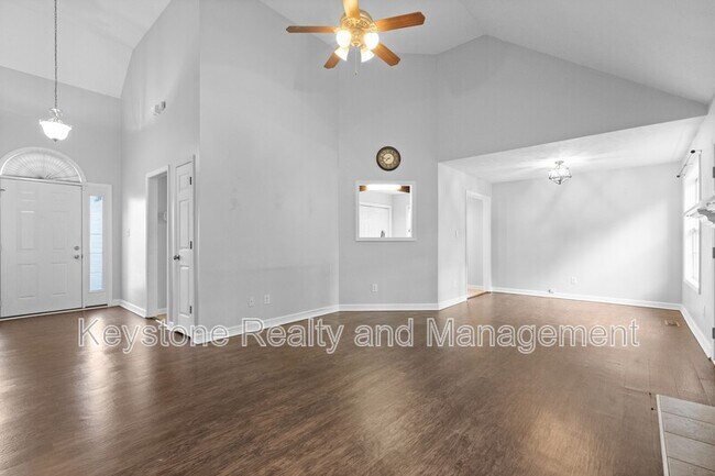 Building Photo - 1405 Mutual Dr