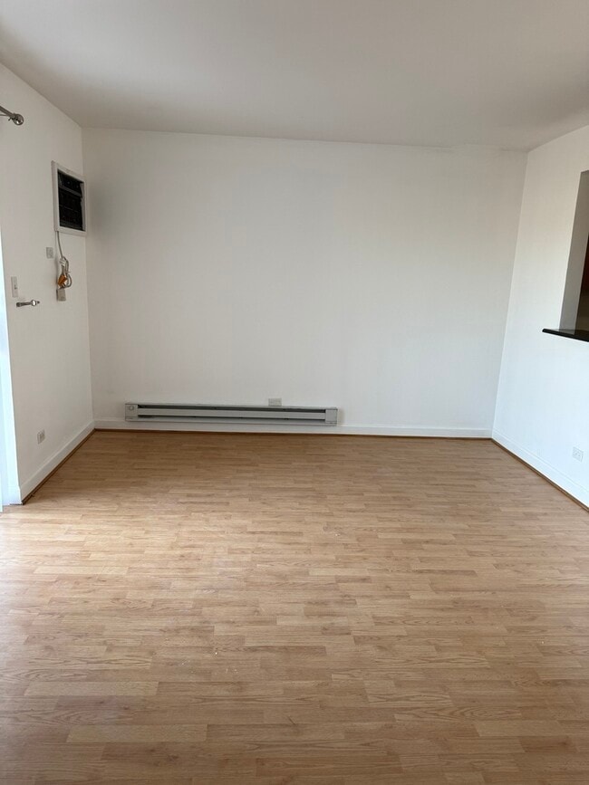 Building Photo - 1348 Geneva Dr