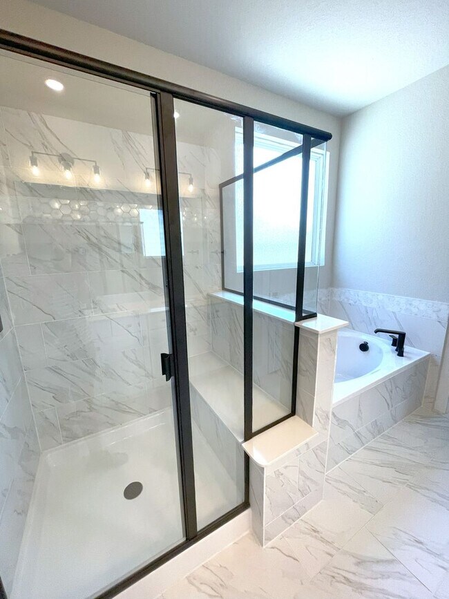 Building Photo - Gorgeous 4-Bed/3.5 bath in Big Sky Ranch -...
