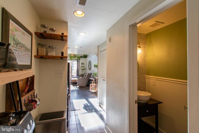 Foto del edificio - 1814 Christian St