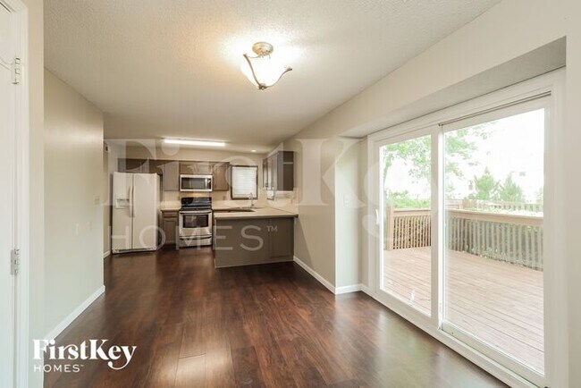 Foto del edificio - 16110 Spring Valley Road