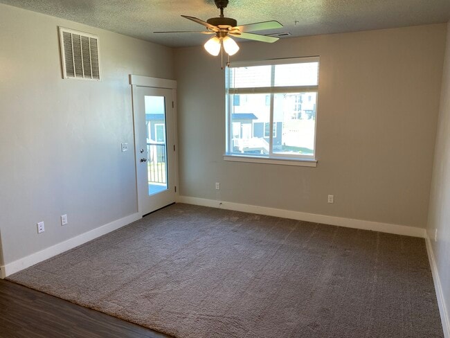 Building Photo - WOODBURY #201