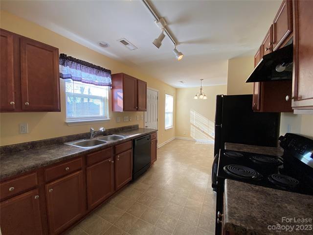 Building Photo - 6027 Linda Vista Ln