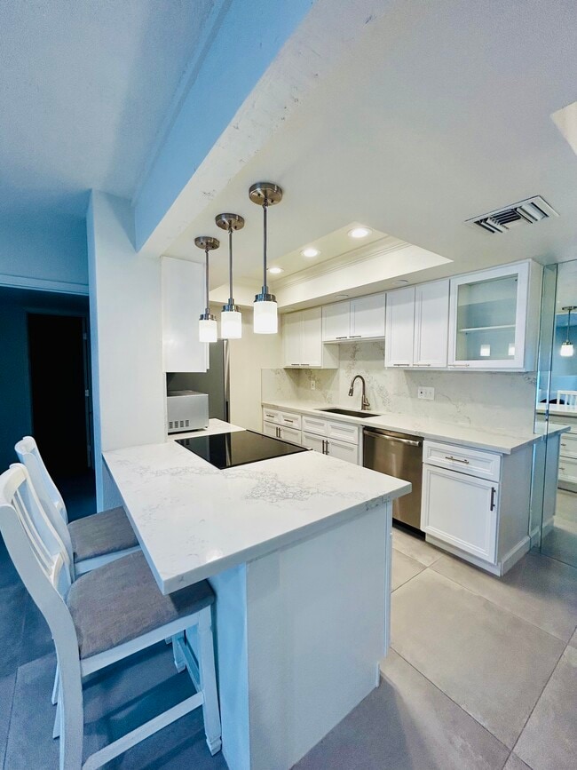 Building Photo - 7557 N Dreamy Draw Dr