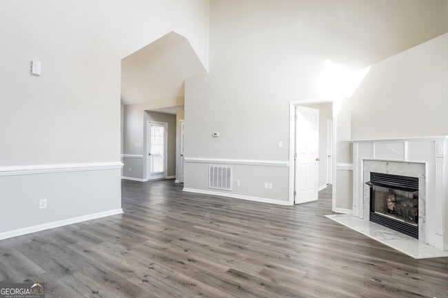Building Photo - 320 Sumter Dr NE