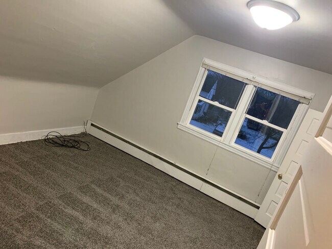 Building Photo - 160 W Goguac
